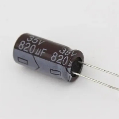820 µF 35 Volt Kondansatör resmi