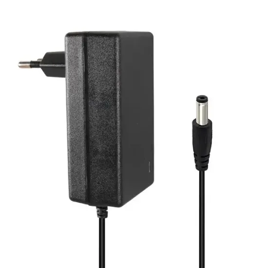 Weko 8.4 Volt - 2 Amper 5.5x2.5mm Uçlu Priz Tip Kırmızı Yeşil Ledli Yerli Üretim Akü Şarj Adaptörü resmi