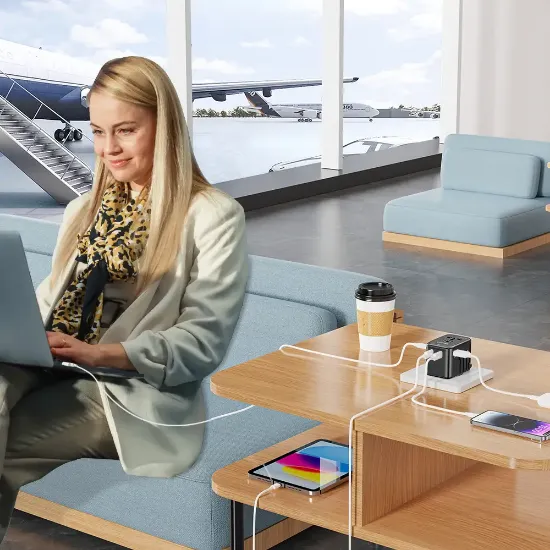 UNITEK 65W UNIVERSAL TRAVEL ADAPTÖR (P1122ABK01) resmi
